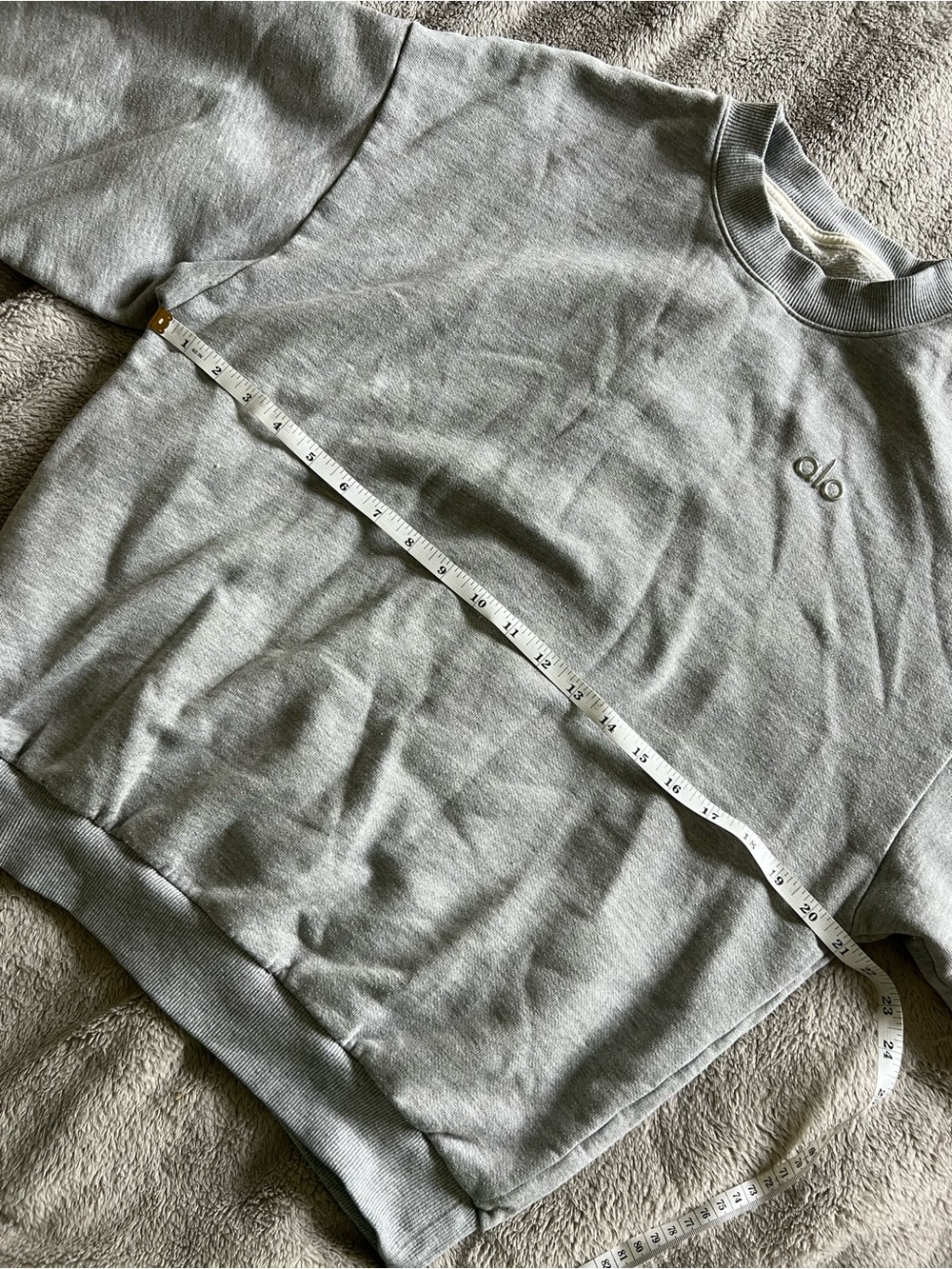 Alo Yoga Women’s Heather Grey Accolade Crewneck Sweatshirt XS - Picture 6 of 6